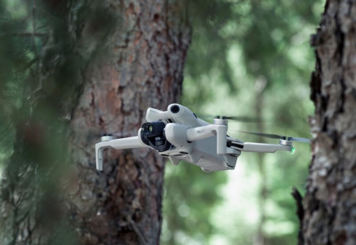 New 'DJI Mini 4 Pro' Drone Features Omnidirectional Obstacle Sensing ... DJI Mini 4 Pro drone flight test in real world conditions